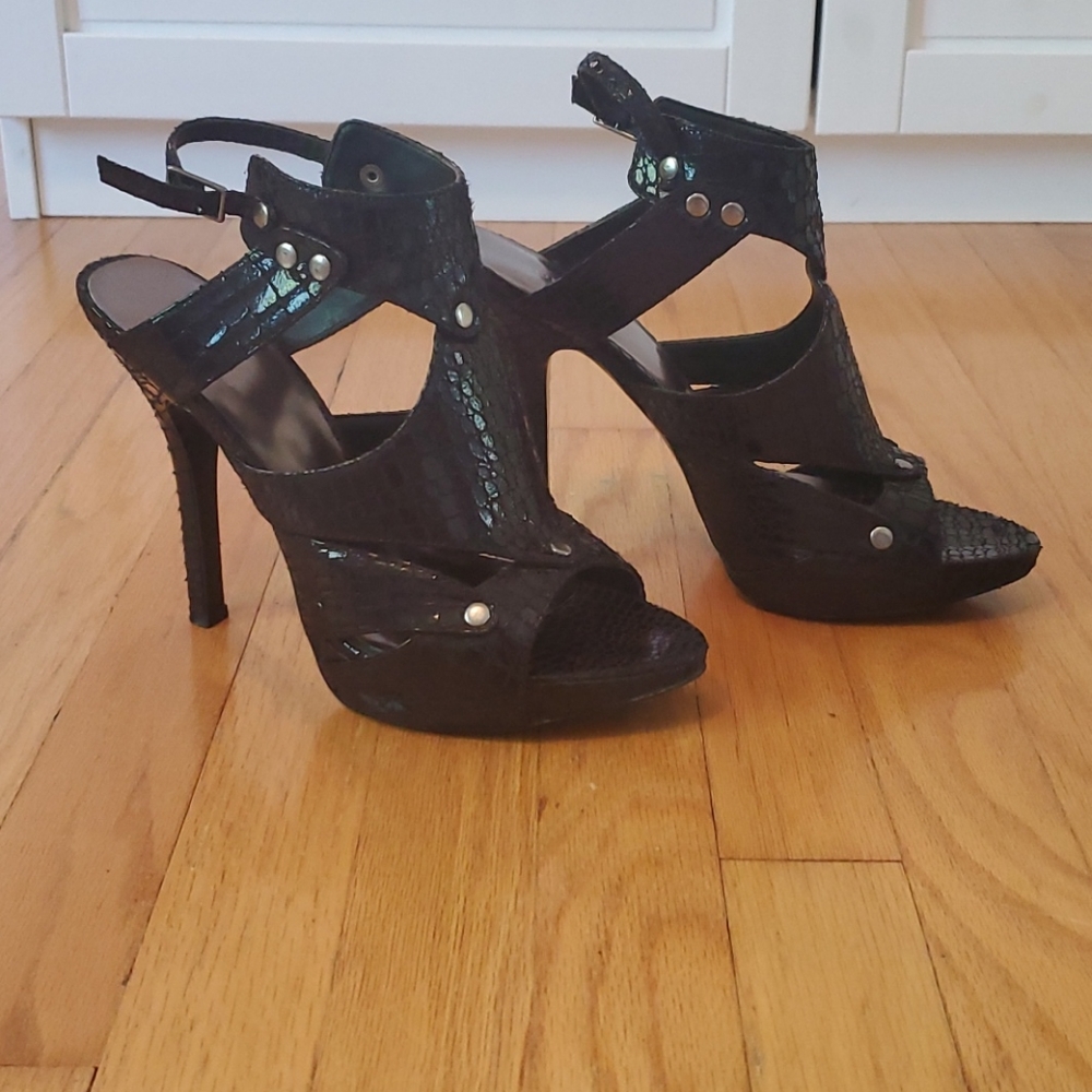 Black faux snakeskin strappy heels size 8